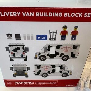 NWT‎ Smith Brothers Farms Milk Dairy Delivery Van Building Block Set